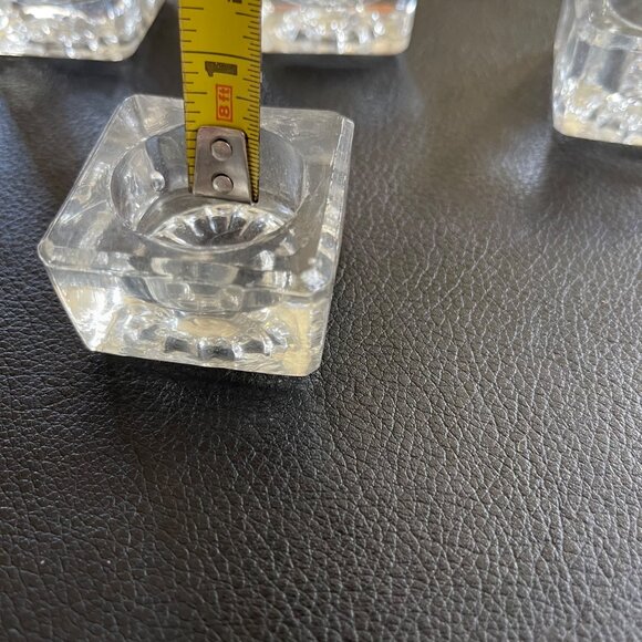 Set of 4 vintage square clear pressed glass salt cellars measuring 2” x 1” - Picture 3 of 6